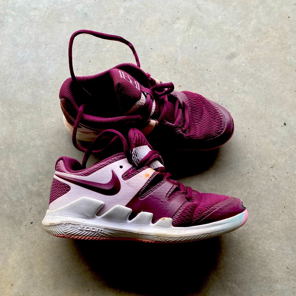 Girls Nike tennis shoes size 2